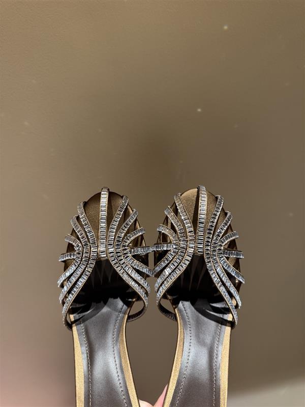 20251128101325364 300